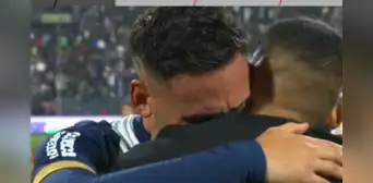 Kevin Quevedo interrumpe entrevista a Erick Noriega para abrazarlo tras jugar su último partido en Alianza Lima