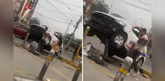 Vehículo de escuela de manejo se estrella contra poste de seguridad y queda suspendido en avenida Carlos Izaguirre Vehículo de escuela de manejo se estrella contra poste de seguridad y queda suspendido en avenida Carlos Izaguirre