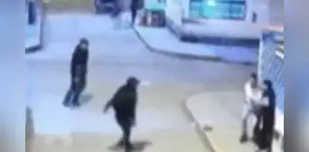 Balean a 2 jóvenes que serían hinchas de Alianza Lima por una supuesta disputa entre barristas en Villa El Salvador Balean a 2 jóvenes que serían hinchas de Alianza Lima por una supuesta disputa entre barristas en Villa El Salvador