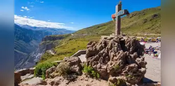 Arequipa: Cuando vuelve el turismo en el Mirador de la Cruz del Cóndor en el Valle del Colca Arequipa: Cuando vuelve el turismo en el Mirador de la Cruz del Cóndor en el Valle del Colca