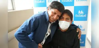 ¡Milagro en EsSalud! Padre de 63 años dona riñón a su único hijo, con enfermedad crónica, y le salva la vida ¡Milagro en EsSalud! Padre de 63 años dona riñón a su único hijo, con enfermedad crónica, y le salva la vida