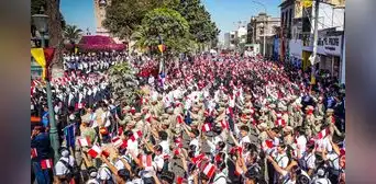 Más de tres mil escolares cantan "Mi patria y mi bandera" en la Plaza de Armas de Tacna Más de tres mil escolares cantan "Mi patria y mi bandera" en la Plaza de Armas de Tacna