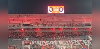 Cancelan U. de Chile vs. Independiente por fuertes enfrentamientos en las tribunas: reportan varios heridos e hinchas detenidos Cancelan U. de Chile vs. Independiente por fuertes enfrentamientos en las tribunas: reportan varios heridos e hinchas detenidos