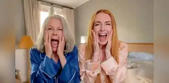 Jamie Lee Curtis comparte foto con Lindsay Lohan mientras suena la canción peruana “Ese lugar es mi amor” de Ernesto Pimentel Jamie Lee Curtis comparte foto con Lindsay Lohan mientras suena la canción peruana “Ese lugar es mi amor” de Ernesto Pimentel