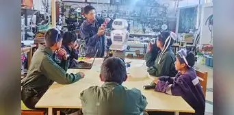 La historia del profesor peruano que creo 'Kipi', el primer robot quechua hablante que enseña en comunidades rurales La historia del profesor peruano que creo 'Kipi', el primer robot quechua hablante que enseña en comunidades rurales