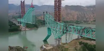 Puente ferroviario colapsa en China: video muestra el momento del derrumbe que dejó 12 muertos Puente ferroviario colapsa en China: video muestra el momento del derrumbe que dejó 12 muertos