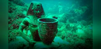 Arqueólogos egipcios descubren ciudad sumergida de más de dos mil años bajo el mar Mediterráneo