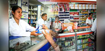 Minsa: farmacias que no contraten técnicos acreditados y sugieran medicamentos alternativos pagarían multas de más de S/8.000 Minsa: farmacias que no contraten técnicos acreditados y sugieran medicamentos alternativos pagarían multas de más de S/8.000