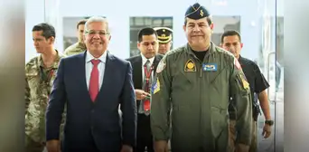 Ministro de Defensa y jefe de la FAP viajan a Francia y Suecia por la compra de 24 cazas Ministro de Defensa y jefe de la FAP viajan a Francia y Suecia por la compra de 24 cazas