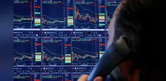 AFP podrán invertir hasta el 80% de los fondos de afiliados en el extranjero, según ley promulgada por el Ejecutivo AFP podrán invertir hasta el 80% de los fondos de afiliados en el extranjero, según ley promulgada por el Ejecutivo