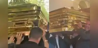 Así fue el insólito funeral de un empresario en Londres con ataúd de oro y caravana de Rolls Royce: "Era modesto" Así fue el insólito funeral de un empresario en Londres con ataúd de oro y caravana de Rolls Royce: "Era modesto"