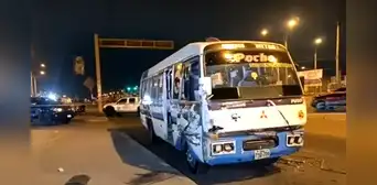 Atacan con explosivo a cúster en la Av. Canta Callao: conductor queda grave tras atentado Atacan con explosivo a cúster en la Av. Canta Callao: conductor queda grave tras atentado