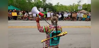¿Quiénes son los Miccosukee?: la pequeña tribu de Florida que le pone freno a un gigante proyecto migratorio de Trump ¿Quiénes son los Miccosukee?: la pequeña tribu de Florida que le pone freno a un gigante proyecto migratorio de Trump