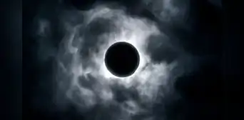 ¿Qué es la 'Luna negra', el fenómeno volvió invisible al satélite terrestre y ocurre cada 33 meses?