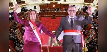 "Se aferra a su pequeño séquito": critican a Dina Boluarte por nombrar a Juan Santiváñez como ministro de Justicia "Se aferra a su pequeño séquito": critican a Dina Boluarte por nombrar a Juan Santiváñez como ministro de Justicia