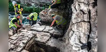 Arqueólogos descubren la tumba de un caballero medieval del siglo XIII bajo una heladería en Polonia Arqueólogos descubren la tumba de un caballero medieval del siglo XIII bajo una heladería en Polonia