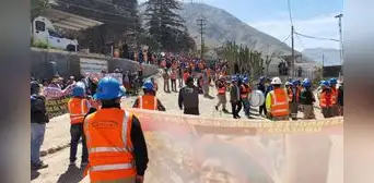 Trabajadores mineros de San Juan de Chorunga realizan huelga indefinida por mejoras salariales Trabajadores mineros de San Juan de Chorunga realizan huelga indefinida por mejoras salariales