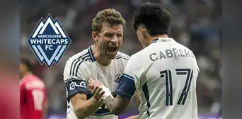 Thomas Müller y Kenji Cabrera protagonizan una efusiva celebración tras la agónica victoria de Vancouver Whitecaps en la MLS Thomas Müller y Kenji Cabrera protagonizan una efusiva celebración tras la agónica victoria de Vancouver Whitecaps en la MLS