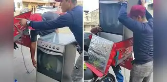 Delivery sorprende al trasladar una refrigeradora en su motocicleta y usuarios bromean: “MudanzasYa” Delivery sorprende al trasladar una refrigeradora en su motocicleta y usuarios bromean: “MudanzasYa”