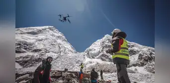 Tecnología al rescate del Everest: drones combaten la basura en la cima del mundo