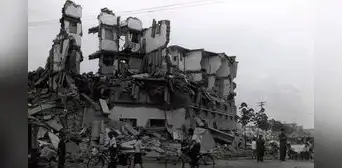 El devastador terremoto de Tangshan de 1976: luces en el cielo anticiparon la tragedia donde murieron 300.000 personas en China El devastador terremoto de Tangshan de 1976: luces en el cielo anticiparon la tragedia donde murieron 300.000 personas en China