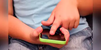 Tener un celular antes de los 13 años afecta la salud mental y nos haría más agresivos, según estudio Tener un celular antes de los 13 años afecta la salud mental y nos haría más agresivos, según estudio