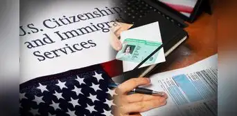 USCIS vuelve a las 'verificaciones vecinales': investigarán trabajo y residencia de aspirantes a ciudadanía USCIS vuelve a las 'verificaciones vecinales': investigarán trabajo y residencia de aspirantes a ciudadanía