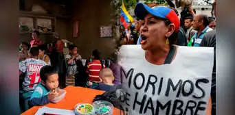 La crisis de Venezuela retumba en las aulas: niños se desmayan por comida mientras duermen, estudian y juegan con hambre La crisis de Venezuela retumba en las aulas: niños se desmayan por comida mientras duermen, estudian y juegan con hambre