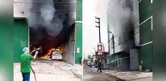 Feroz incendio consume planta de producción en Carabayllo: 9 unidades de bomberos atienden emergencia