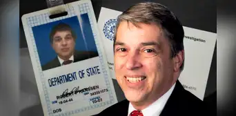 El sorprendente caso del espía estadounidense, parte del FBI, que se hizo millonario vendiendo secretos a Rusia El sorprendente caso del espía estadounidense, parte del FBI, que se hizo millonario vendiendo secretos a Rusia