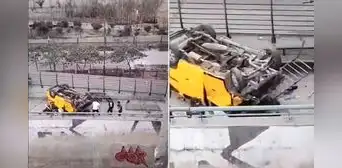 Impactante accidente en el Cercado de Lima: auto se vino abajo en el puente Ricardo Palma y dejó 8 heridos, entre ellos dos menores de edad Impactante accidente en el Cercado de Lima: auto se vino abajo en el puente Ricardo Palma y dejó 8 heridos, entre ellos dos menores de edad
