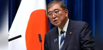 Primer ministro de Japón deja el cargo tras una derrota histórica de su partido en elecciones Primer ministro de Japón deja el cargo tras una derrota histórica de su partido en elecciones