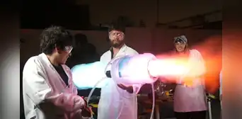 Glogloking, Emikukis y otros streamers hacen experimento casero, pero 'cañon de plasma' termina mal: "Sale humo de mi mano" Glogloking, Emikukis y otros streamers hacen experimento casero, pero 'cañon de plasma' termina mal: "Sale humo de mi mano"