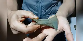 Arqueólogos descubren una misteriosa hacha de 3.000 años que su origen provendría desde el espacio Arqueólogos descubren una misteriosa hacha de 3.000 años que su origen provendría desde el espacio