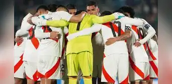 Revelan que Carlos Silvestri está por encima de Manuel Barreto para asumir la selección peruana tras salida de Óscar Ibáñez Revelan que Carlos Silvestri está por encima de Manuel Barreto para asumir la selección peruana tras salida de Óscar Ibáñez