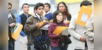 Sueldo de practicantes profesionales en Perú disminuye hasta un 19% en 2025, según estudio Sueldo de practicantes profesionales en Perú disminuye hasta un 19% en 2025, según estudio