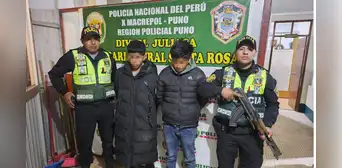 Capturan a dos sujetos con moto robada tras persecución policial en Puno Capturan a dos sujetos con moto robada tras persecución policial en Puno