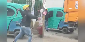 Hombre ataca con vara a camión municipal de Villa El Salvador y chofer responde embistiendo su mototaxi Hombre ataca con vara a camión municipal de Villa El Salvador y chofer responde embistiendo su mototaxi