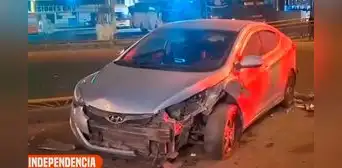 Auto quedó destrozado tras impactar contra rejas de estación del Metropolitano: chofer se habría quedado dormido Auto quedó destrozado tras impactar contra rejas de estación del Metropolitano: chofer se habría quedado dormido