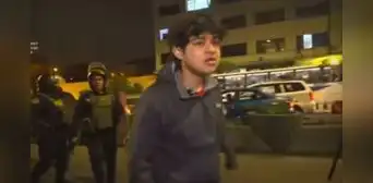 Policía bota al streamer Sacha mientras transmitía la marcha contra la reforma de la AFP en Kick: "Avanza nomás"