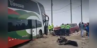 Impactante accidente en Chimbote: un policía muere tras choque entre bus Cavassa y camioneta