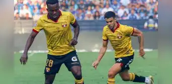 Barcelona SC dio el golpe de visita por el Clásico del Astillero: goleó 4-0 a Emelec, de Christian Cueva, y se ubicó segundo en la LigaPro Barcelona SC dio el golpe de visita por el Clásico del Astillero: goleó 4-0 a Emelec, de Christian Cueva, y se ubicó segundo en la LigaPro