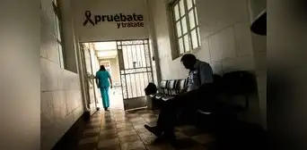 Pacientes con VIH denuncian desabastecimiento de medicamentos: "Nos dan los que están próximos a vencer" Pacientes con VIH denuncian desabastecimiento de medicamentos: "Nos dan los que están próximos a vencer"
