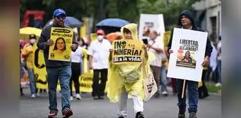 El Salvador: marchan para exigir liberación de presos políticos e inocentes encarcelados por Nayib Bukele El Salvador: marchan para exigir liberación de presos políticos e inocentes encarcelados por Nayib Bukele