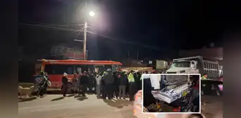 Juliaca: choque frontal entre custer y volquete deja un herido grave atrapado entre los fierros retorcidos Juliaca: choque frontal entre custer y volquete deja un herido grave atrapado entre los fierros retorcidos