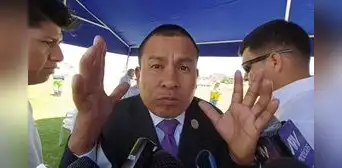 Alcalde de La Joya llega en presunto estado de ebriedad a evento protocolar de entrega de vehículos: "He tomado dos copas, ¿qué hay de malo?" Alcalde de La Joya llega en presunto estado de ebriedad a evento protocolar de entrega de vehículos: "He tomado dos copas, ¿qué hay de malo?"