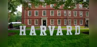 Donald Trump castiga a Harvard: limita acceso a fondos federales y exige garantía millonaria
