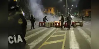 PNP dispara perdigones contra manifestantes en la avenida Abancay: ciudadanos avanzan por la Fiscalía