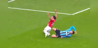 Erick Noriega ocasionó penal en clásico Gremio vs Inter de Porto Alegre: se barrió en el área y su rival se tiró a la 'piscina' Erick Noriega ocasionó penal en clásico Gremio vs Inter de Porto Alegre: se barrió en el área y su rival se tiró a la 'piscina'
