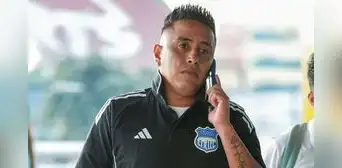 Viaje de Christian Cueva a Perú enciende alarmas en Ecuador, pero DT de Emelec aclara la razón: "Tiene permiso especial" Viaje de Christian Cueva a Perú enciende alarmas en Ecuador, pero DT de Emelec aclara la razón: "Tiene permiso especial"
